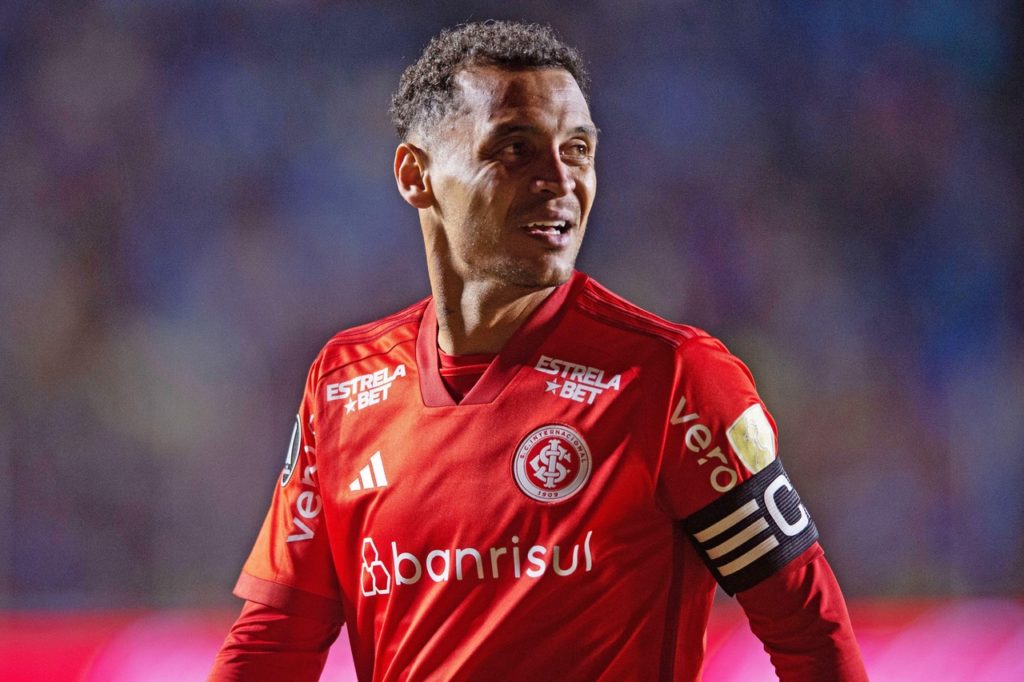 Alan-Patrick-Internacional-Jogo-2RJHRDW Alan Patrick, do Internacional, lamentando um lance em uma partida da equipe na temporada.