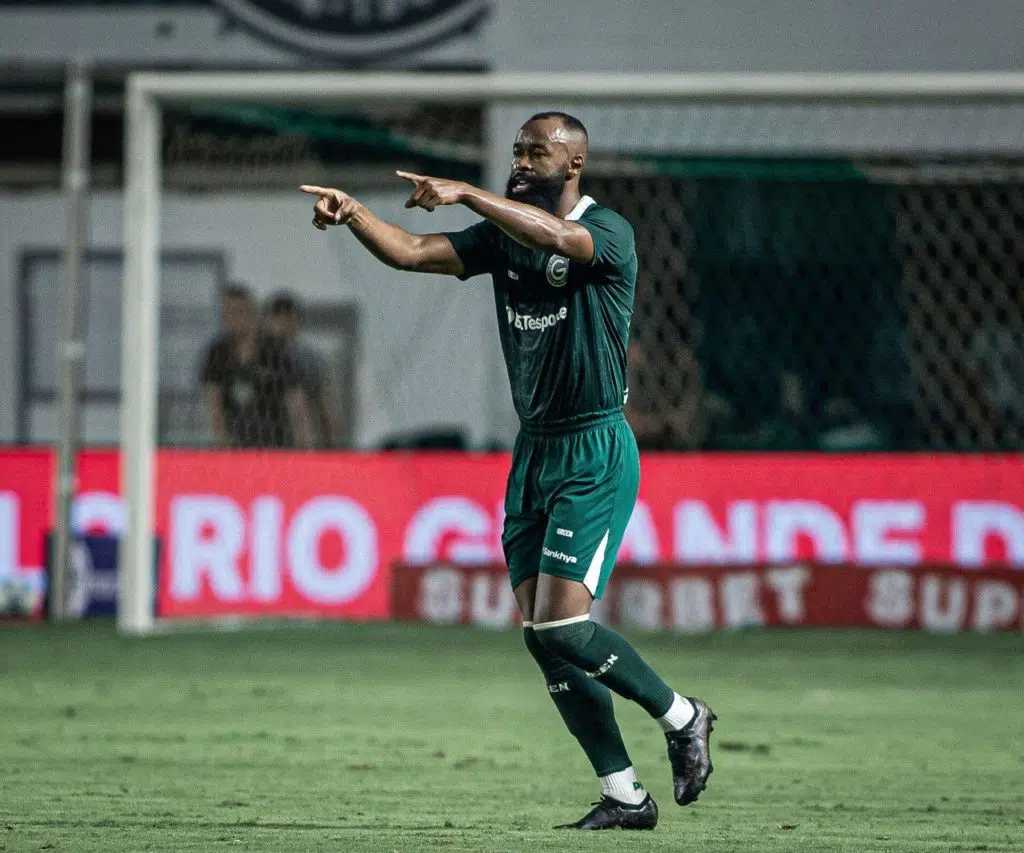 Marcão-Silva-Goiás-Jogo-2X79PW4 Marcão Silva, do Goiás, comemorando um gol marcado pelo time na Série B do Brasileirão.