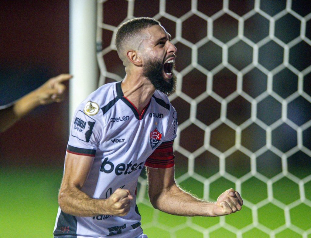 Wagner-Leonardo-Vitória-Jogo-2XCEGFX Wagner Leonardo, do Vitória, comemorando um gol o time no Brasileirão.