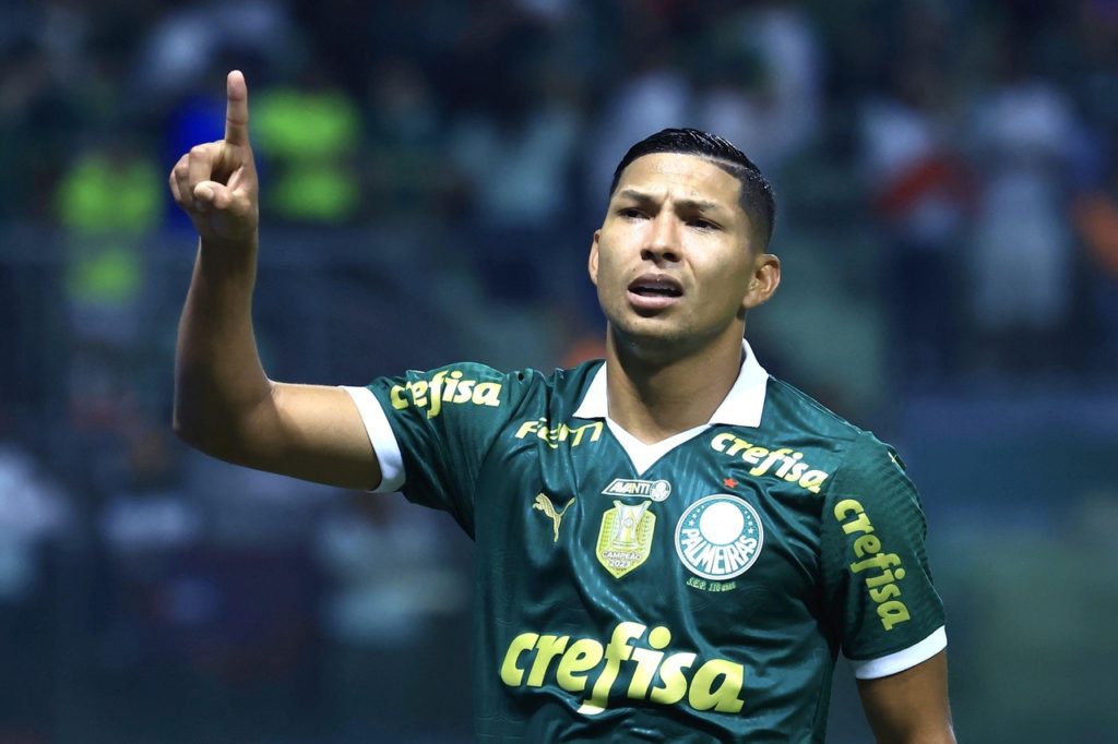 Rony-Palmeiras-Jogo-2XD7CAA Rony, do Palmeiras, comemorando um gol do time no Brasileirão de 2024.