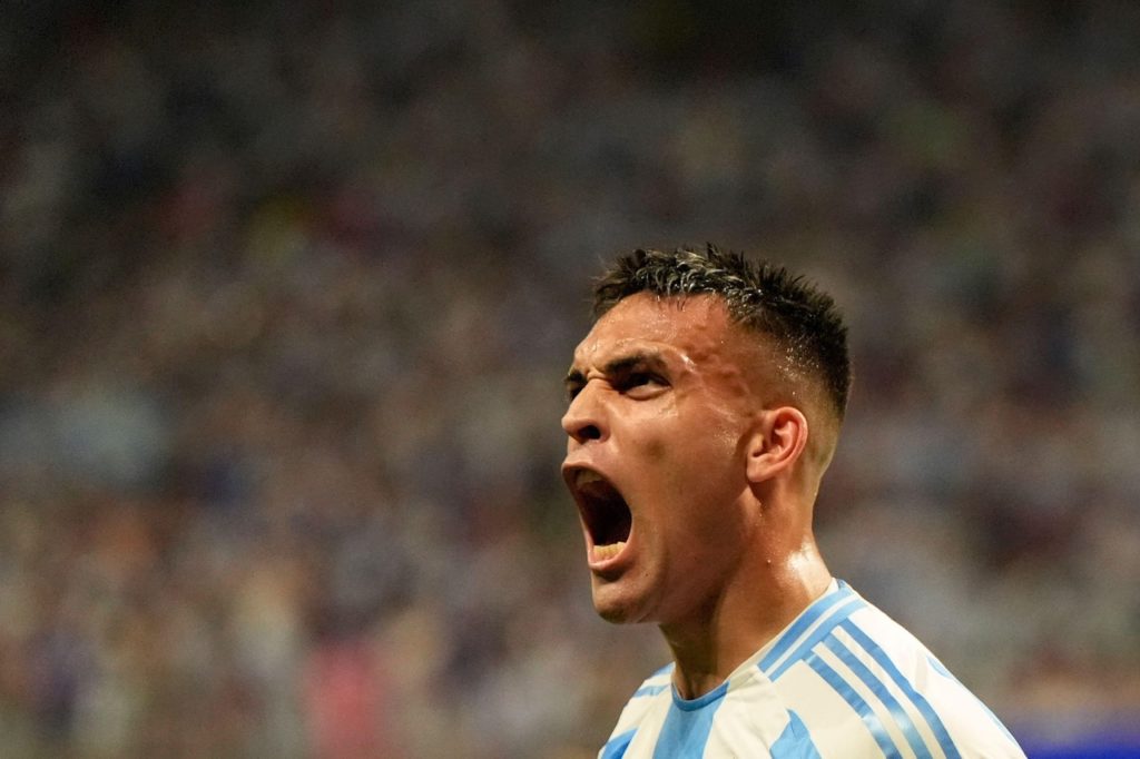 Lautaro-Martínez-Argentina-Jogo-2XD7CEY Lautaro Martínez, da Argentina. comemorando um dos gols marcados pela seleção na Copa América.