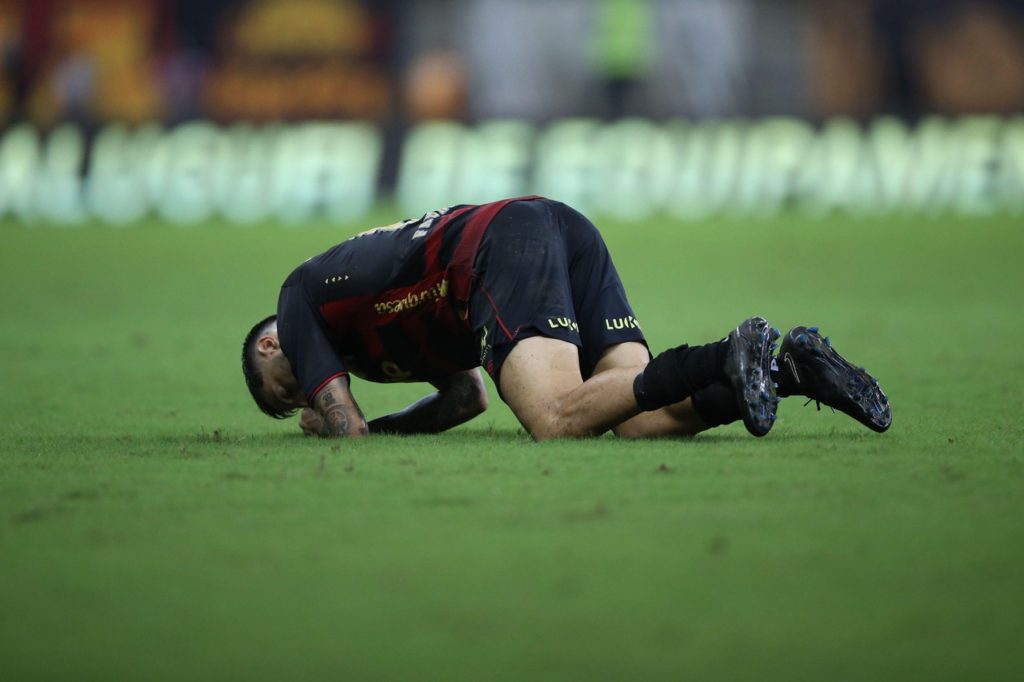 Alisson Cassiano, do Sport, lamentando um lance durante um dos jogos do time na Série B do Brasileirão.