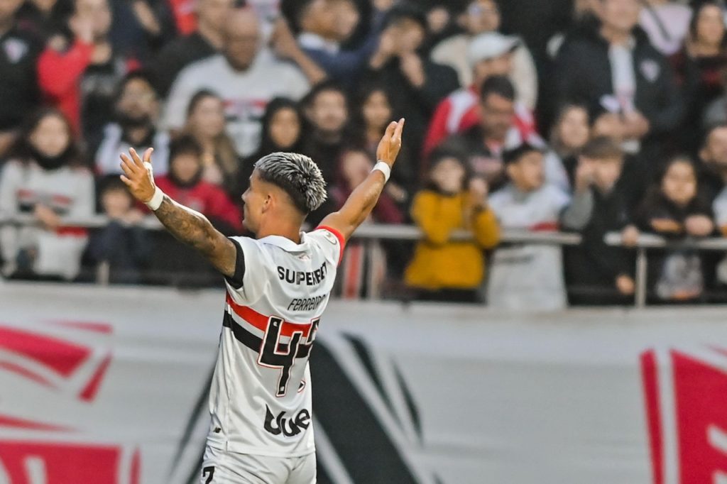Ferreira-São-Paulo-Jogo-2XF14GB Ferreira, do São Paulo, comemorando um dos gols do time em um jogo do Brasileirão de 2024.