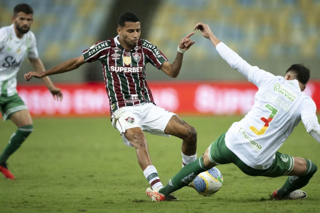 Alexsander-Fluminense-jogo-alamy2X9RTM3 Meia Alexsander em jogo do Fluminense