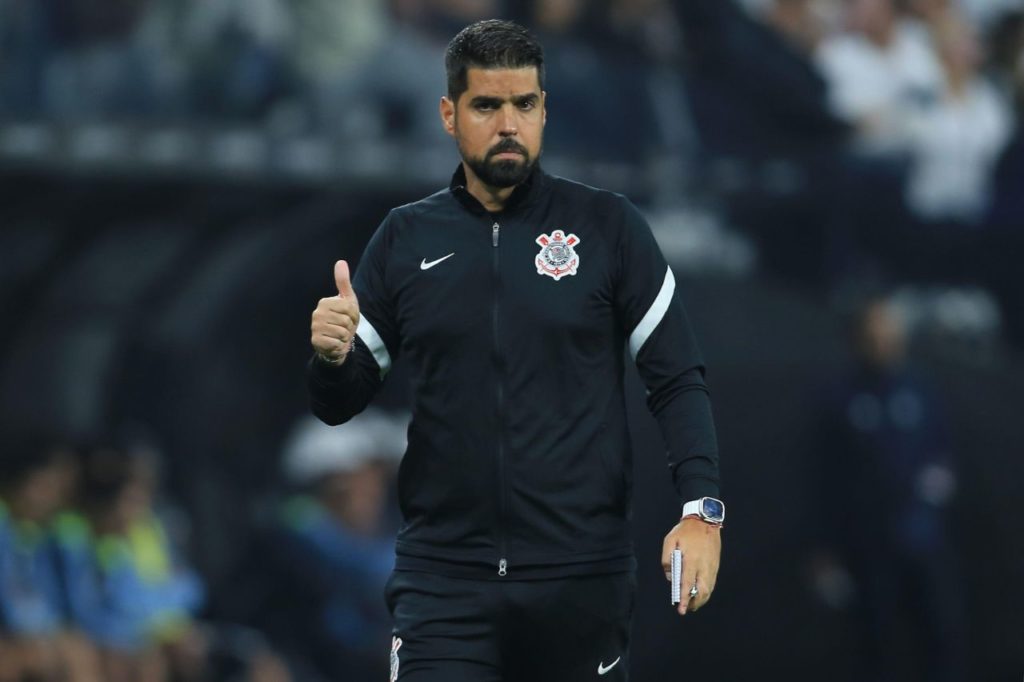 Antonio-Oliveira-Corinthians-alamy2X9MNWA Técnico António Oliveira em jogo do Corinthians no Campeonato Brasileiro