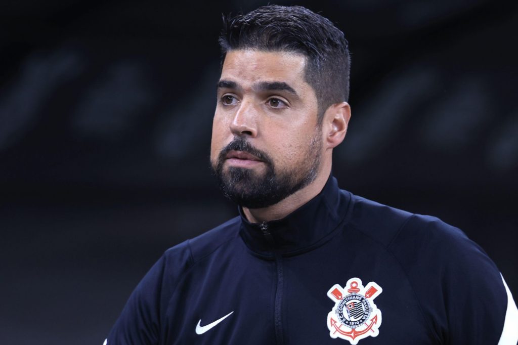 Antonio-Oliveira-treinador-Corinthians-alamy2X9R5P2 Técnico António Oliveira no comando do Corinthians no Brasileirão