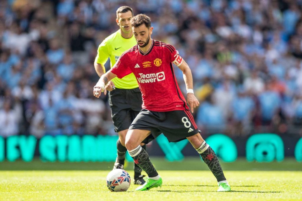 Bruno-Fernandes-Manchester-United-jogo-alamy2X8GW58 Meia Bruno Fernandes em ação pelo Manchester United
