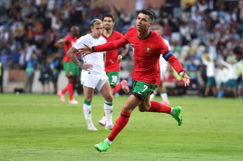 Cristiano-Ronaldo-Portugal-gol-alamy2XBCJP7 Cristiano Ronaldo, o CR7, comemora gol por Portugal em amistoso contra Irlanda