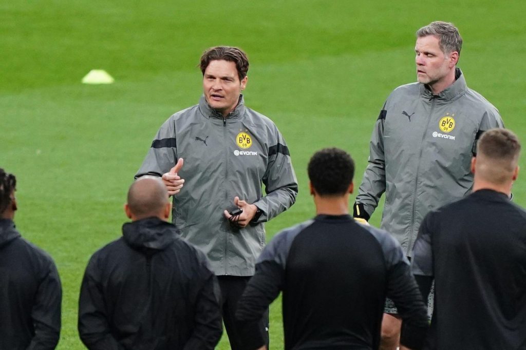 Edin-Terzic-treinador-Borussia-Dortmund-alamy2X9G6DF Técnico Edin Terzic em treino do Borussia Dortmund em Wembley