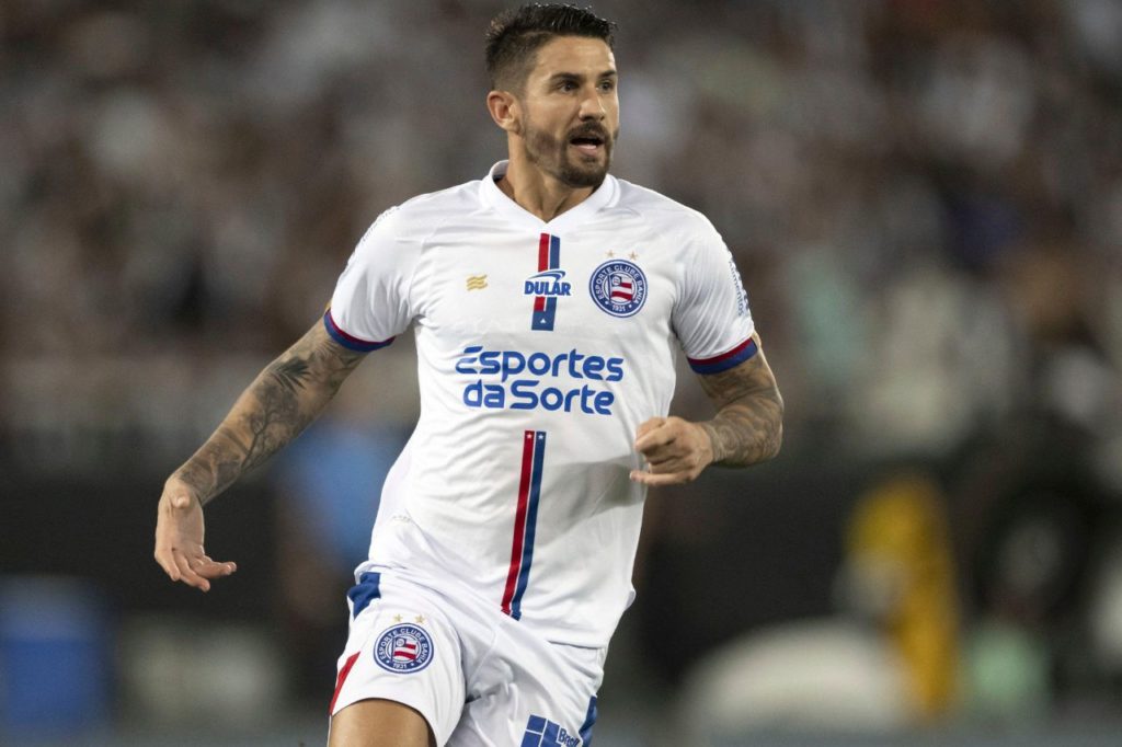 Everaldo-Bahia-jogo-alamy2X4YMWR Atacante Everaldo em ação pelo Bahia