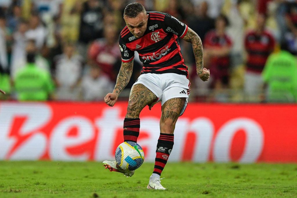 Everton-Cebolinha-Flamengo-jogo-alamy2XD7525 Atacante Everton Cebolinha em jogo do Flamengo pelo Brasileirão no Maracanã