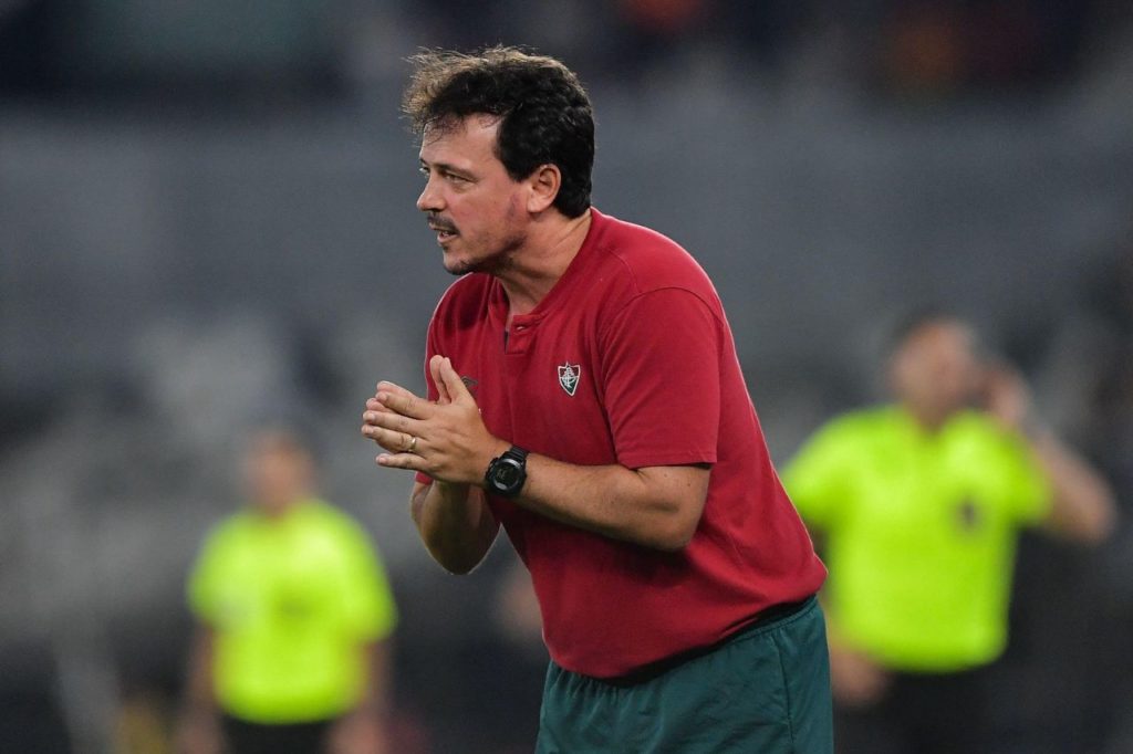 Fernando-Diniz-treinador-Fluminense-alamy2XBE4MB Técnico Fernando Diniz no comando do Fluminense no Brasileirão