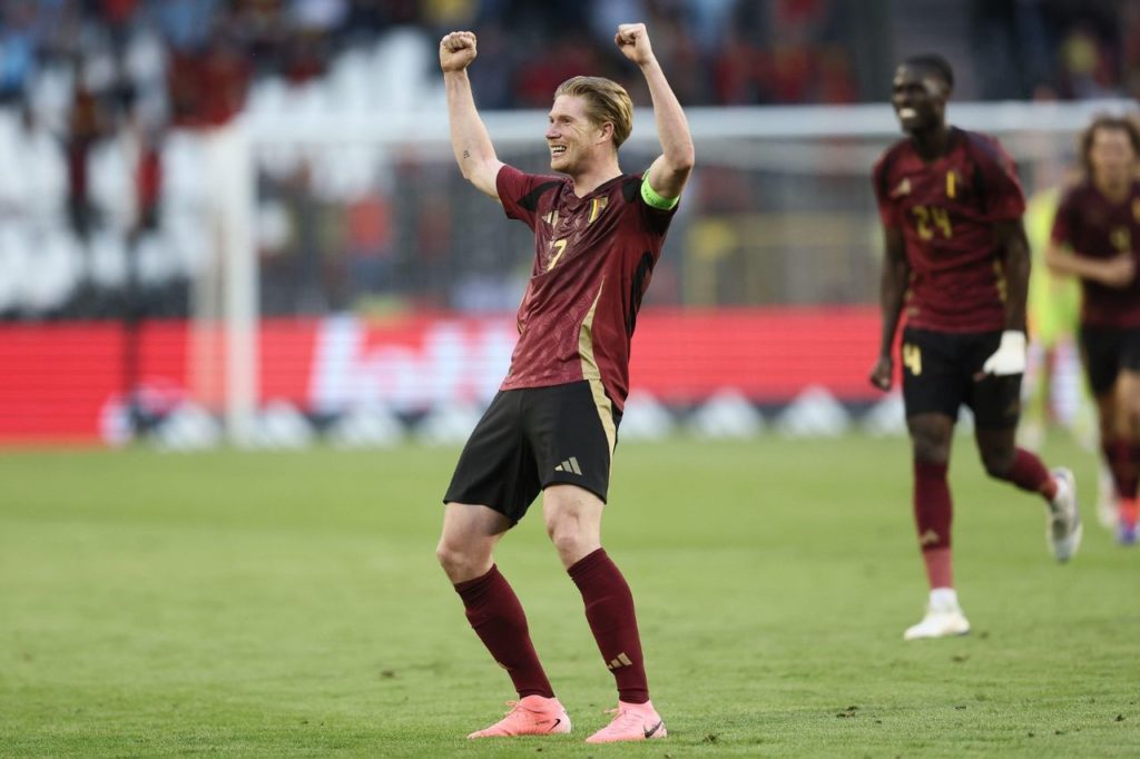 Kevin-De-Bruyne-Bélgica-gol-alamy2XAAX0X Meia De Bruyne comemorando gol da Bélgica em jogo amistoso em Bruxelas