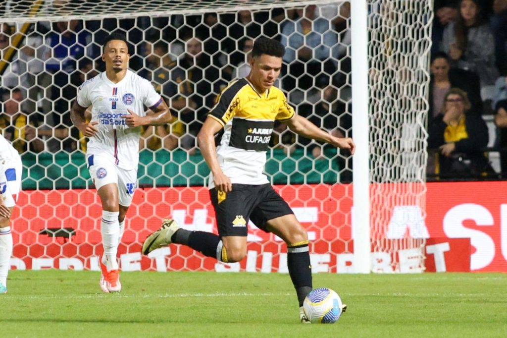 Marquinhos-Gabriel-Criciúma-jogo-alamy2X8CN8B Meia Marquinhos Gabriel em ação pelo Criciúma