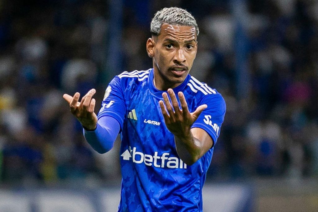Matheus-Pereira-Cruzeiro-jogo-alamy2XBYAY1 Meia Matheus Pereira em ação pelo Cruzeiro