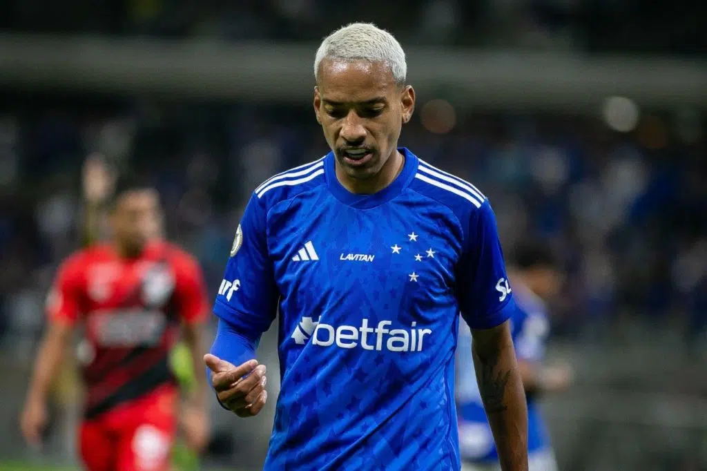 Matheus-Pereira-Cruzeiro-jogo-alamy2XEABME Meia Matheus Pereira em jogo do Cruzeiro no Brasileirão