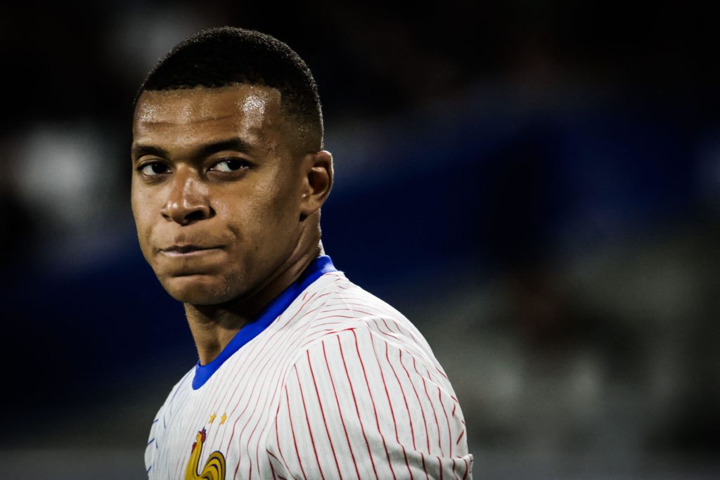 O atacante nº 10 da França, Kylian Mbappe, durante o amistoso internacional entre França e Canadá no estádio Matmut Atlantique, em Bordeaux.
