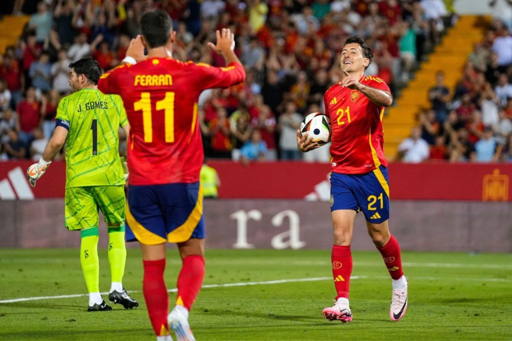 Oyarzabal-Espanha-gol-alamy2XAB88C Atacante Oyarzabal comemora gol da Espanha em amistoso
