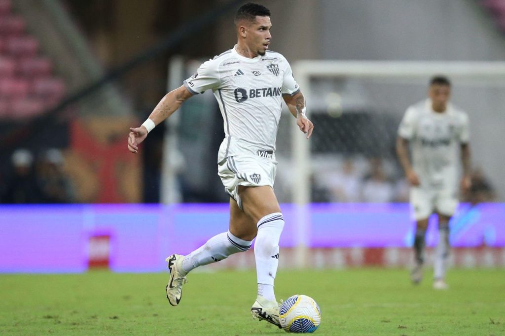 Paulinho-Atletico-MG-jogo-alamy2X848D8 Atacante Paulinho em ação pelo Atlético Mineiro no Brasileirão