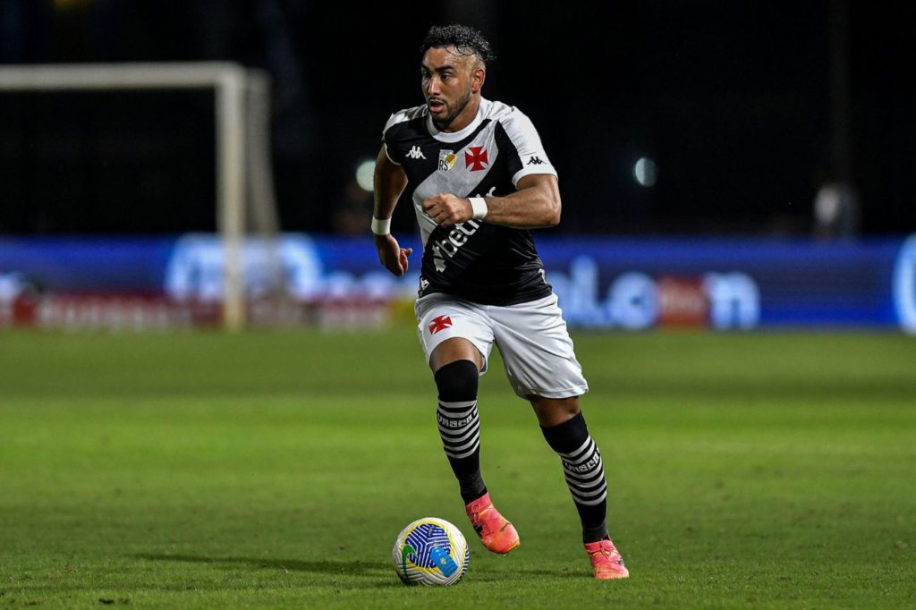 Payet-Vasco-jogo-alamy2X64116 Meia Payet em jogo do Vasco no Campeonato Brasileiro