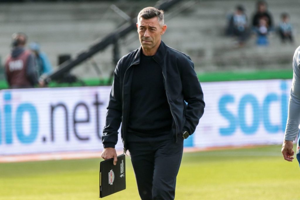Pedro-Caixinha-treinador-Bragantino-alamy2X9MFR0 Técnico Pedro Caixinha em jogo do Bragantino pelo Brasileiro