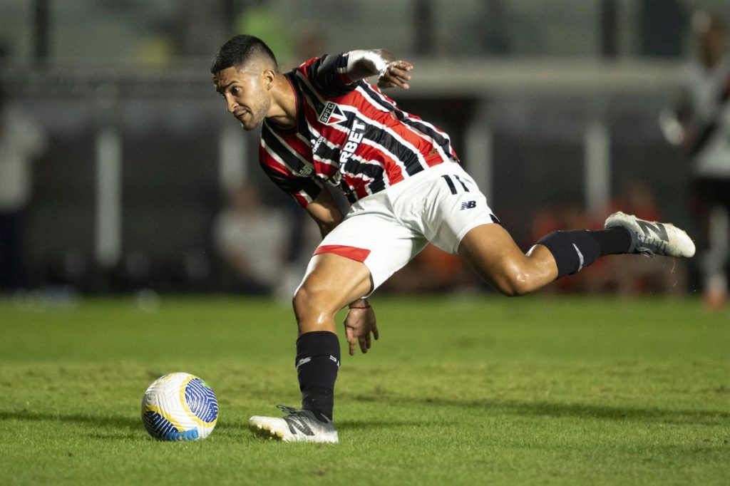 Rodrigo-Nestor-São-Paulo-jogo-alamy2XDGTYC Meia Rodrigo Nestor em jogo do São Paulo pelo Brasileiro