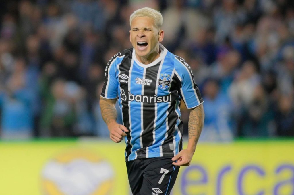 Soteldo-Grêmio-jogo-alamy2X983TY Atacante Soteldo comemorando gol pelo Grêmio