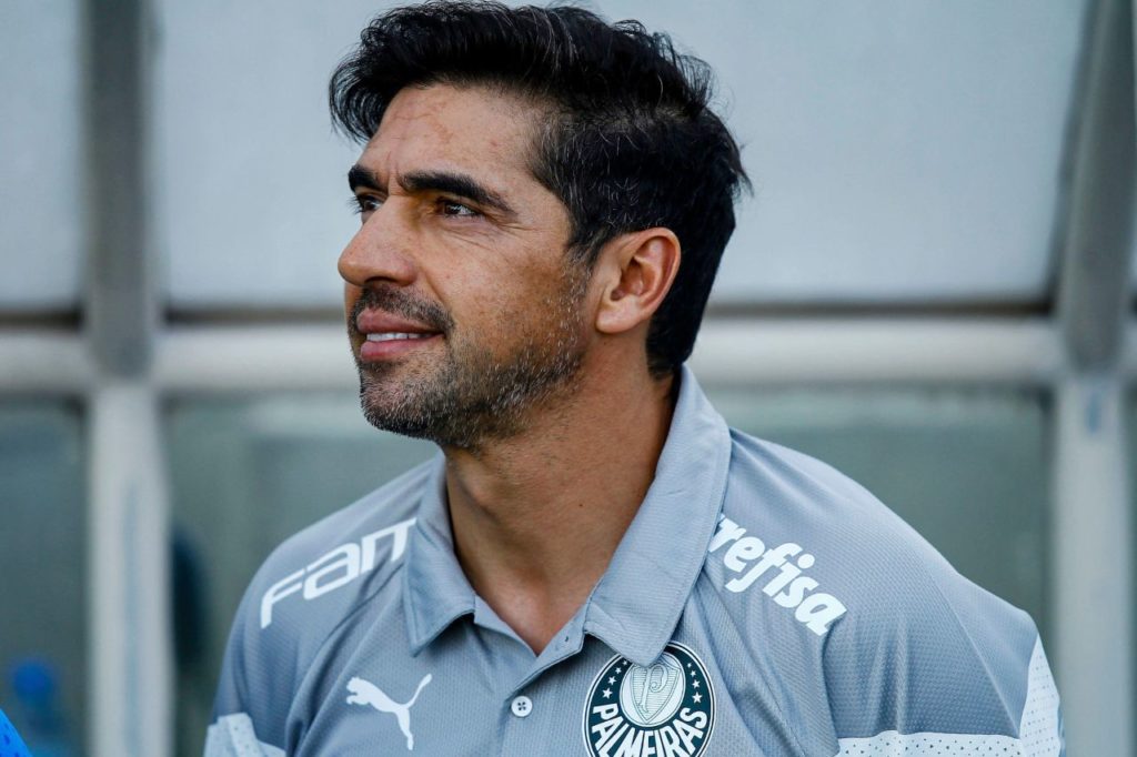 Técnico-Abel-Ferreira-Palmeiras-alamy2X63ATW Abel Ferreira no comando do Palmeiras no Brasileirão