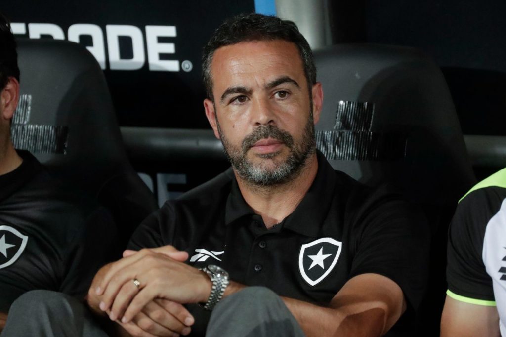 Treinador-Artur-Jorge-Botafogo-alamy2X5C9AB Técnico Artur Jorge no comando do Botafogo