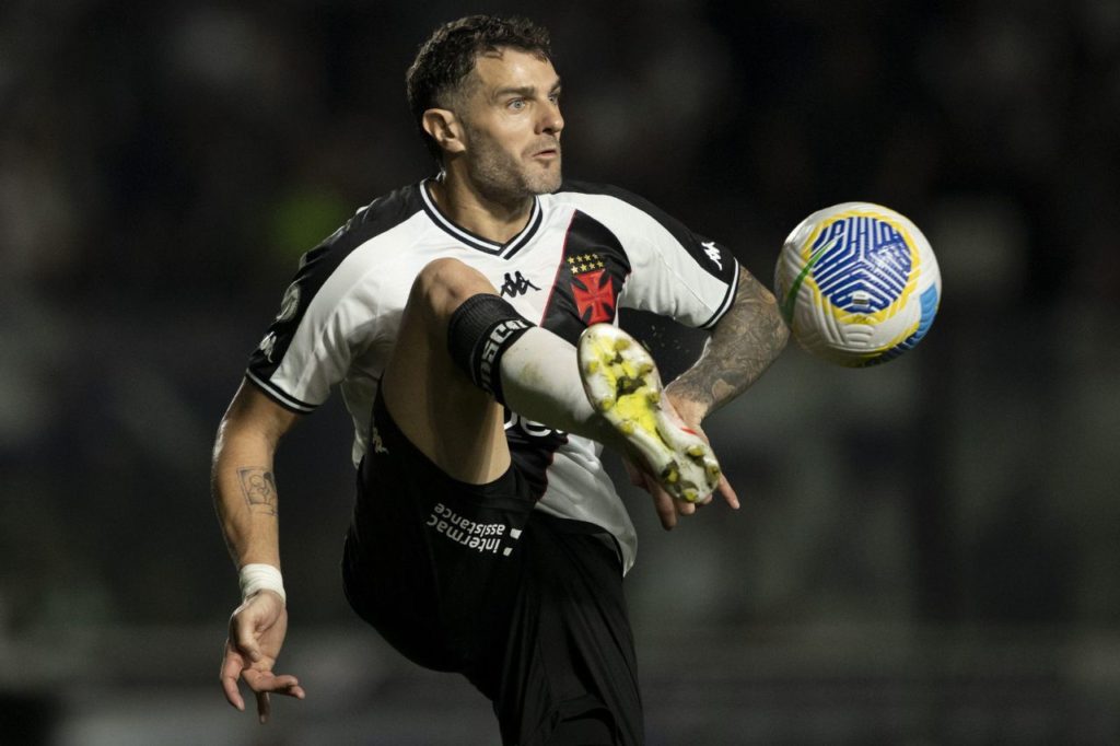 Vegetti-Vasco-jogo-alamy2XCFG2T Pablo Vegetti em ação pelo Vasco no Brasileirão