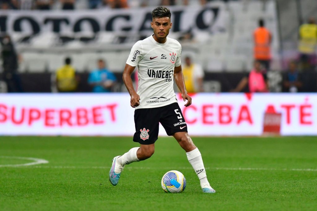 Fausto-Vera-Corinthians-Jogo-2X107E7 Fausto Vera, do Corinthians, com a bola dominada em um dos jogos da equipe na temporada.