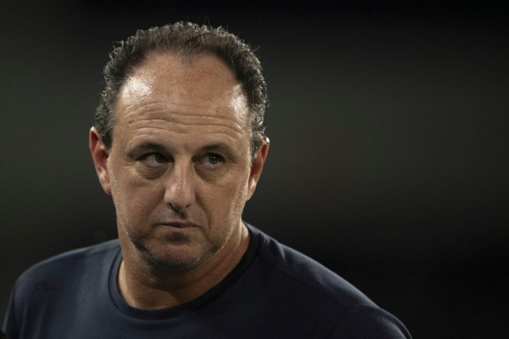 Rogério-Ceni-Bahia-Jogo-2X4YMWE Rogério Ceni, do Bahia, observa o time em um dos jogos da temporada.