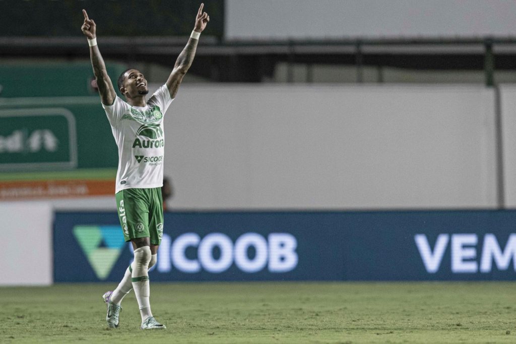 Mário-Sérgio-Chapecoense-Jogo-2XG5AF8 Mário Sérgio, da Chapecoense, comemorando um gol pelo clube em uma das rodadas do Brasileirão da Série B.