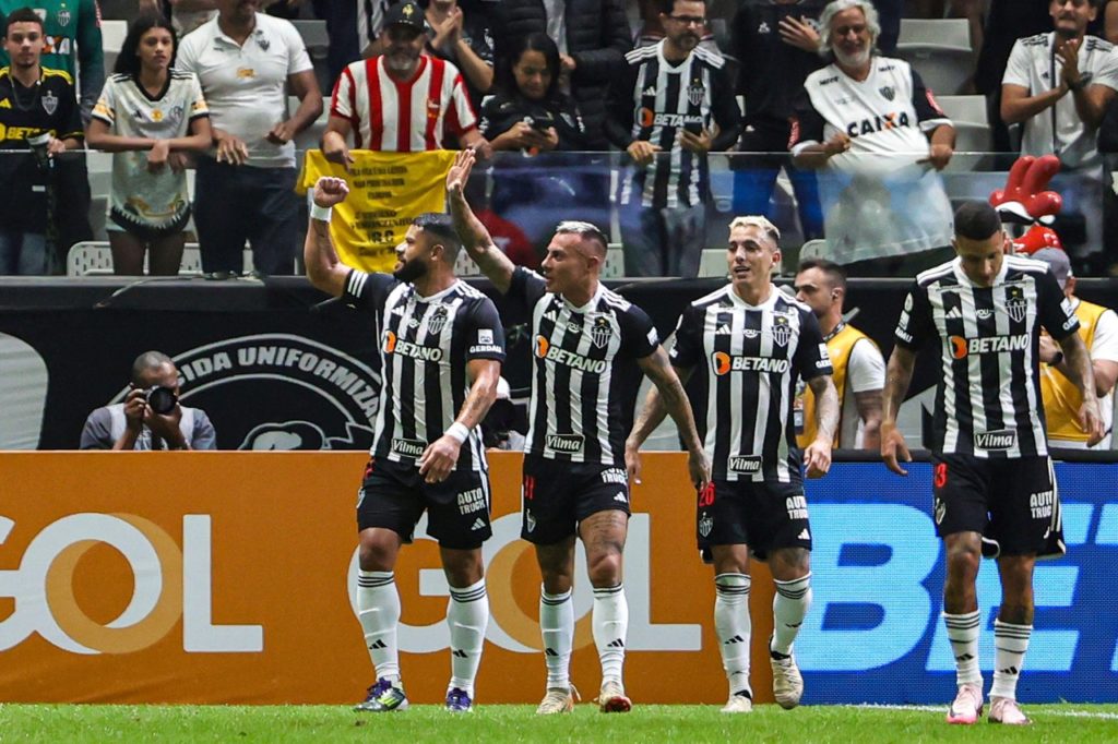 Vargas-tlético-MG-Jogo-2XH4AM2 Vargas, do Atlético-MG, comemorando um dos gols do time no Brasileirão de 2024.