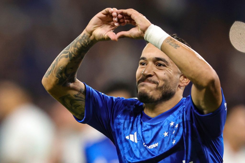William-Cruzeiro-Jogo-2XKXKEG William, do Cruzeiro, comemorando um dos gols do time na rodada do Campeonato Brasileiro.