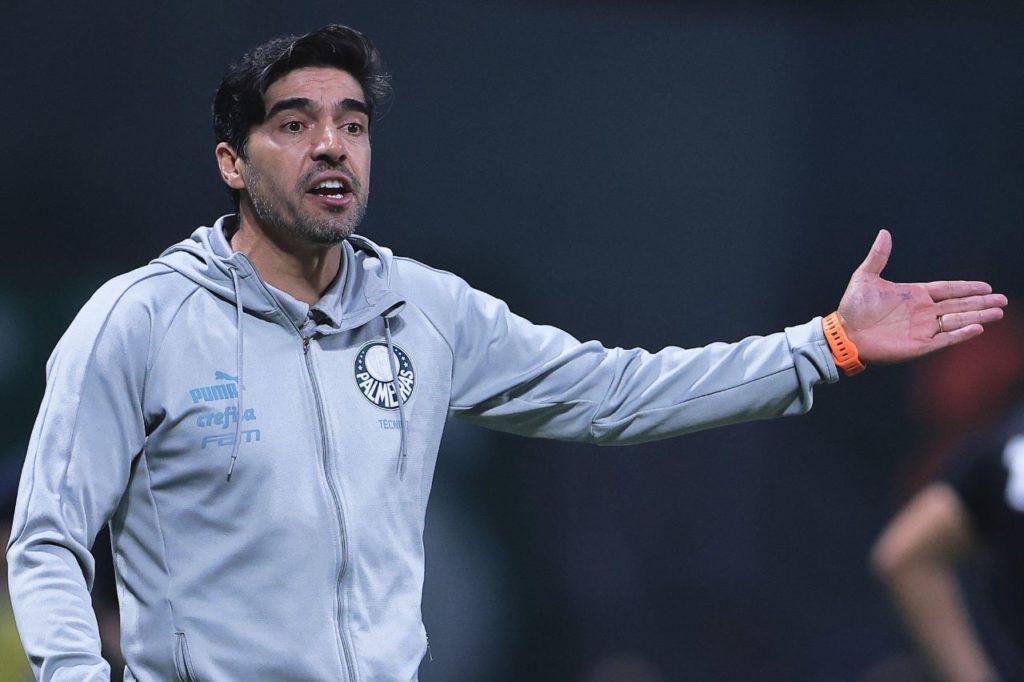 Abel-Ferreira-Palmeiras-treinador-alamy2XH4BBE Técnico Abel Ferreira no comando do Palmeiras no Brasileirão