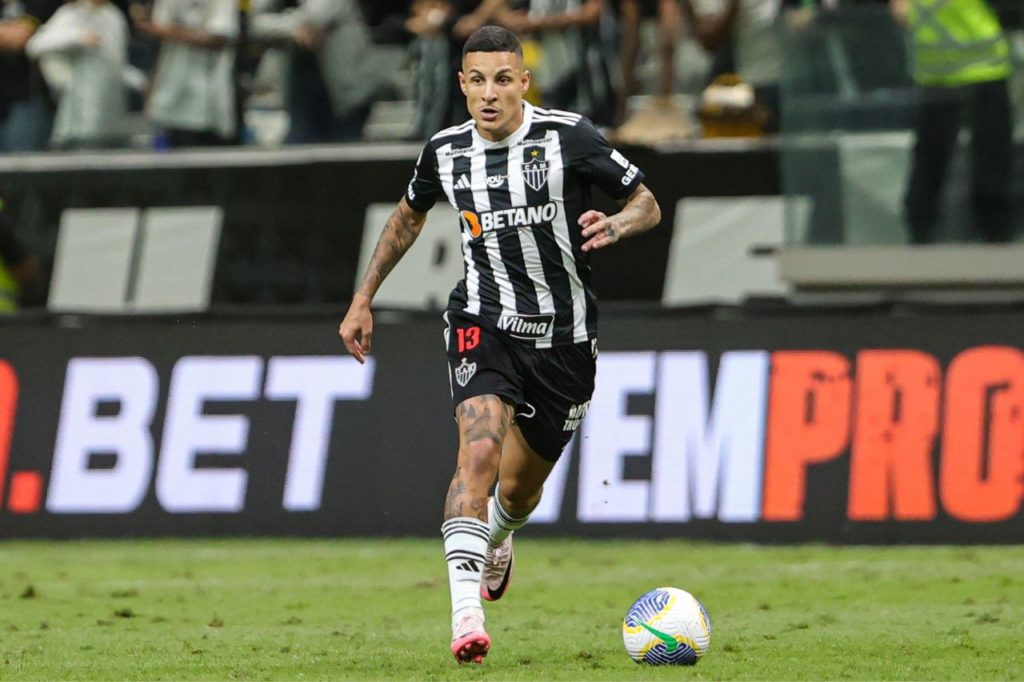 Arana-Atlético-MG-jogo-alamy2XH4ECE Lateral Arana em jogo do Atlético Mineiro pelo Brasileirão