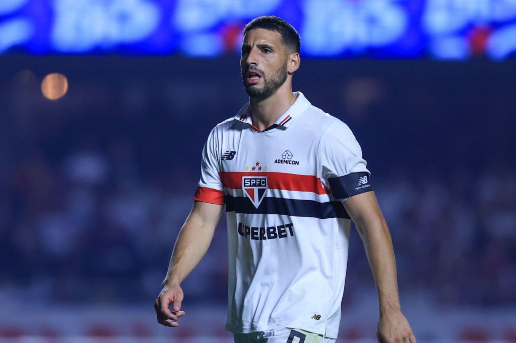 Calleri-São-Paulo-jogo-alamy2XJCD08 Centroavante Calleri em jogo do São Paulo no Brasileirão