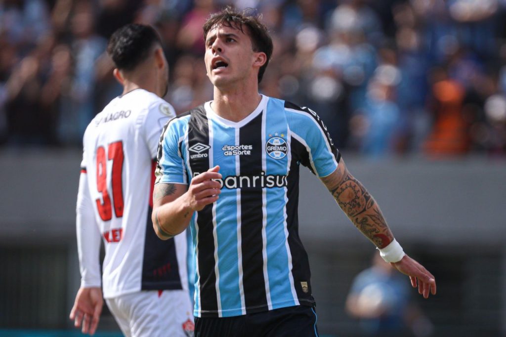 Carballo-Grêmio-jogo-alamy2XK6TDP Meio-campista uruguaio Felipe Carballo em jogo do Grêmio