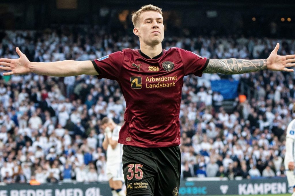 Charles-Midtjylland-meia-alamy2X6W1P2 Volante Charles em jogo do Midtjylland, da Dinamarca