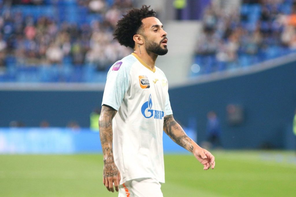 Meia Claudinho em jogo do Zenit, da Rússia