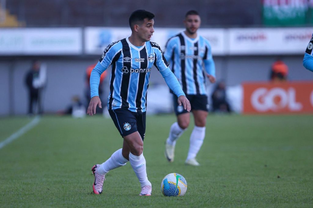 Cristaldo-Grêmio-jogo-alamy2XF1CRD Meia Cristaldo em jogo do Grêmio no Brasileirão