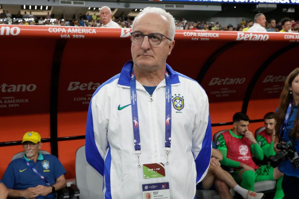 Dorival-Jr-treinador-Brasil-jogo-alamy2XENNC9 Técnico Dorival Júnior comanda o Brasil na Copa América 2024