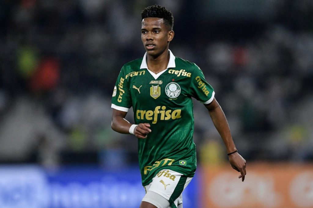 Estêvão-Palmeiras-jogo-alamy2XJCC99 Estêvão em ação pelo Palmeiras no Brasileirão