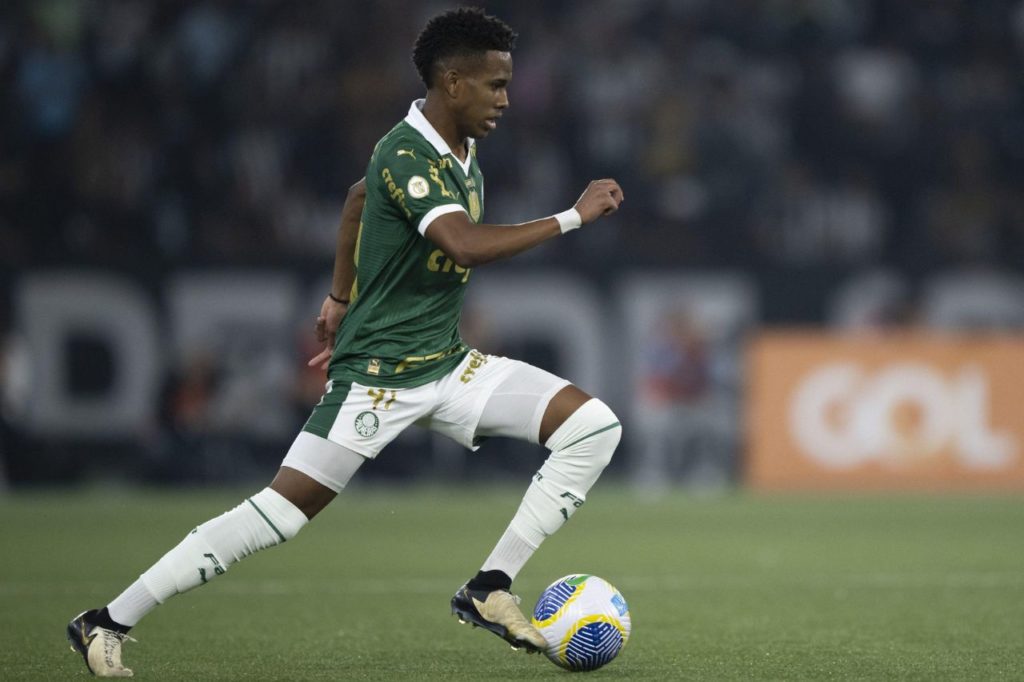 Estêvão-Palmeiras-jogo-alamy2XJCW4W O meia-atacante Estêvão em jogo do Palmeiras no Brasileirão