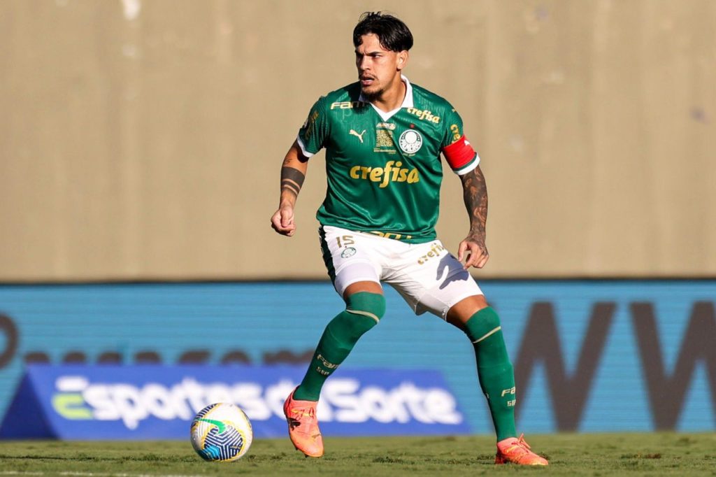 Gustavo-Gomez-Palmeiras-jogo-alamy2X63EJ5 Zagueiro Gustavo Gómez em jogo do Palmeiras no Brasileiro
