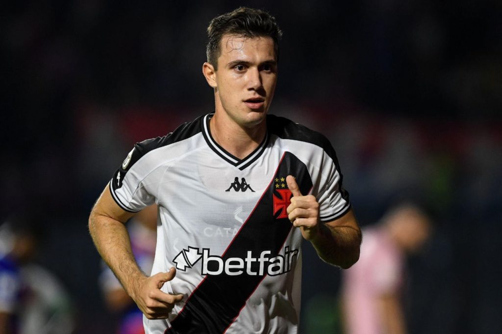 Lucas-Piton-Vasco-jogo-alamy2XFHX81 Lateral-esquerdo Lucas Piton em jogo do Vasco
