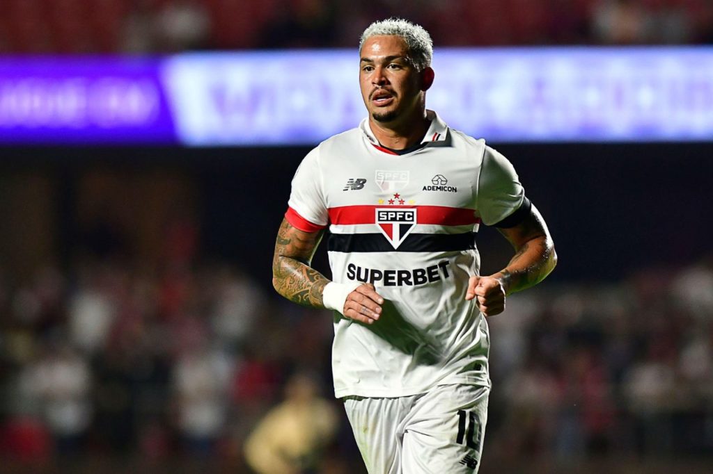 Luciano-São-Paulo-jogo-alamy2XEGP62 Atacante Luciano em ação pelo São Paulo no Brasileirão