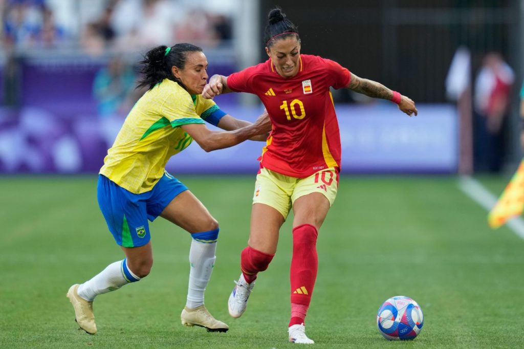 Marta-Brasil-Espanha-jogo-alamy2XNE44X Rainha Marta no jogo entre Brasil e Espanha nas Olimpíadas de Paris