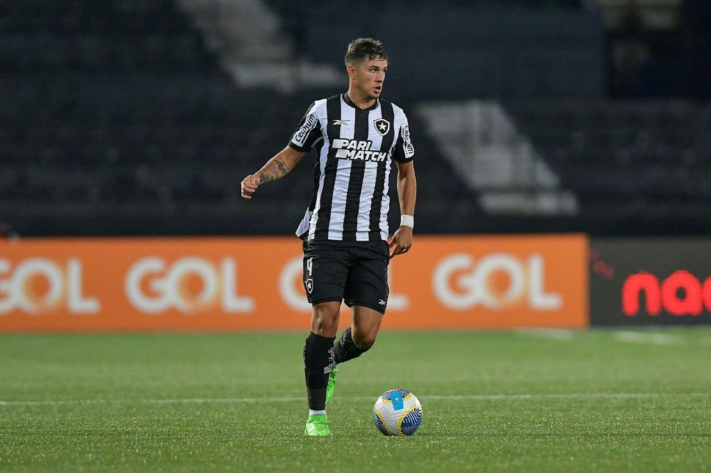 Mateo-Ponte-Botafogo-jogo-alamy2X2D0BG Lateral-direito Mateo Ponte em jogo do Botafogo no Brasileiro